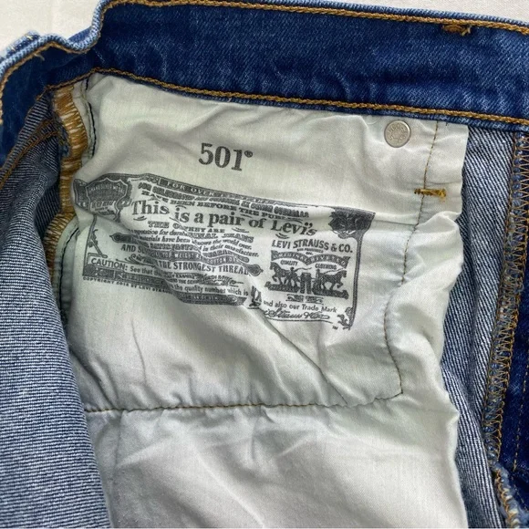 Levi 501 Cut Off Shorts - Picture 5 of 8